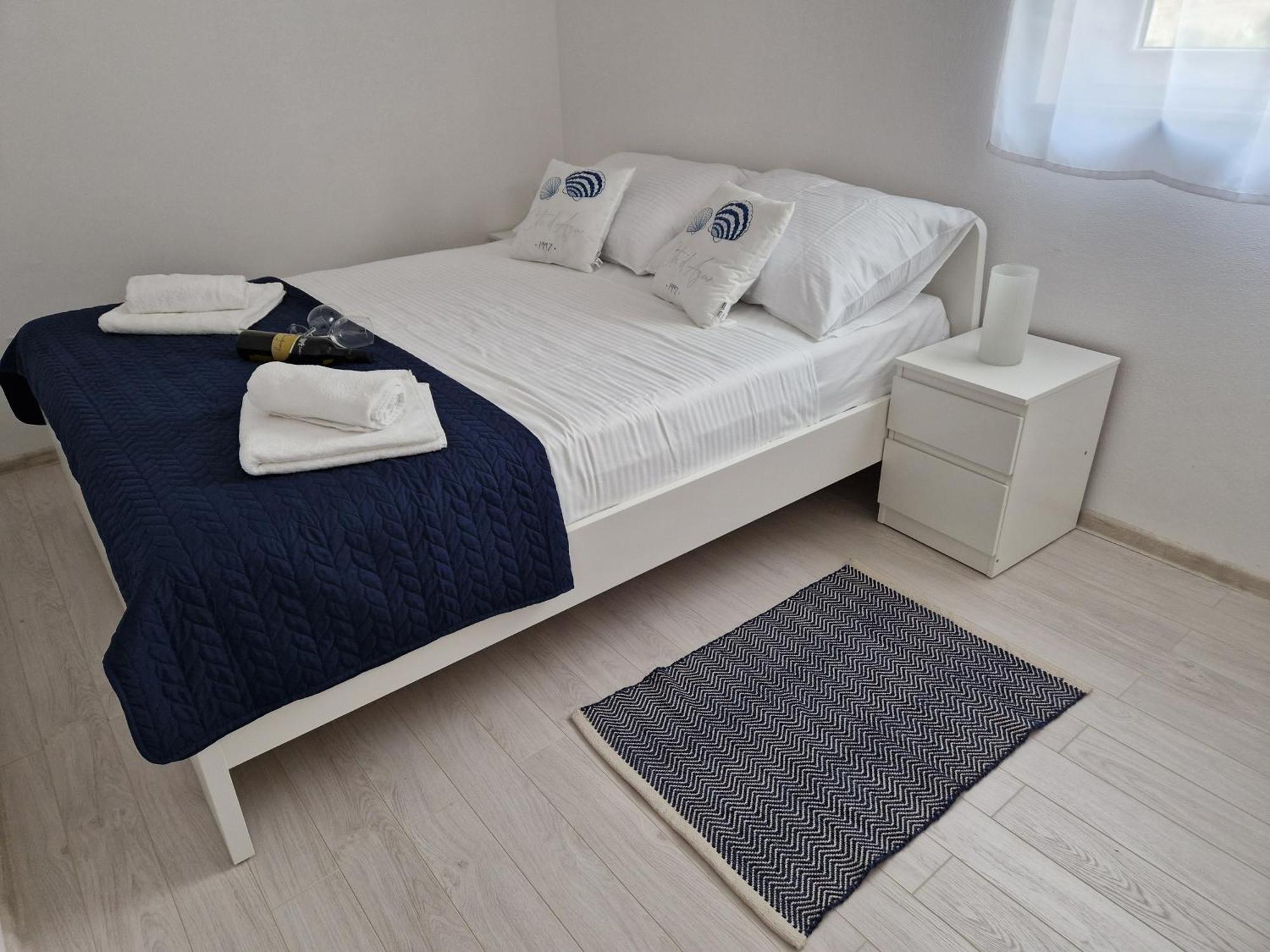 B&L Apartments Vir Esterno foto